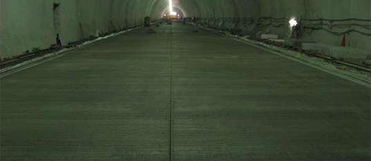 トンネルコンクリート目地切3